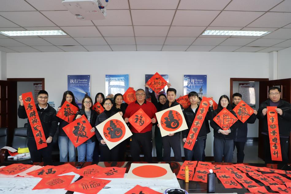筆墨傳情暖人心 萬福迎春啟新程——濟南城投集團開展“送萬福、進萬家”文化藝術主題活動